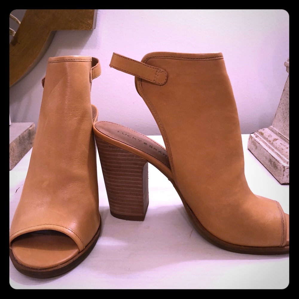 Lucky Brand Lissa open peep-toe, open heel sandals